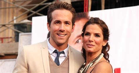 Sandra Bullock Recalls Naked Proposal Scene With Ryan。